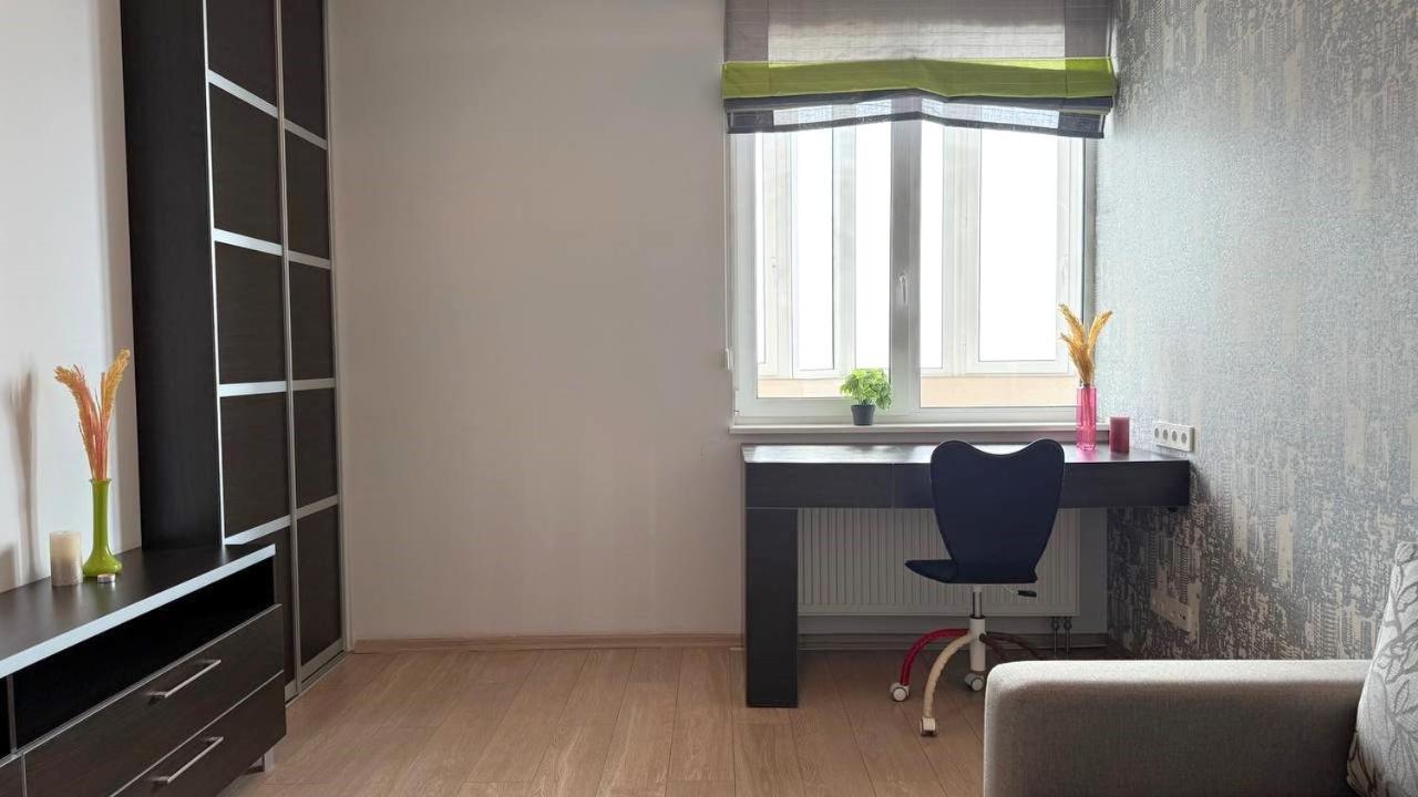 Bright House On 23 Serpnya Charkov Buitenkant foto